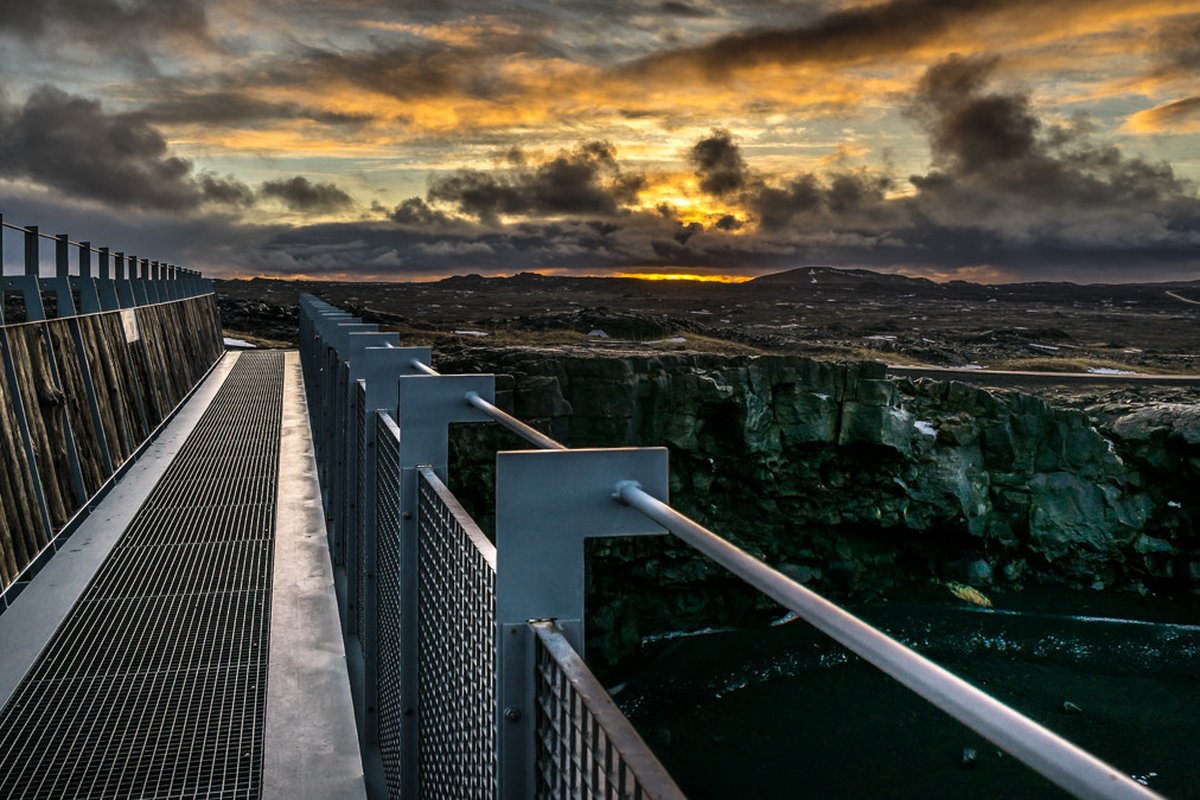 Bridge Between Continents — aurora viewing location in Reykjanes Peninsula, Iceland
