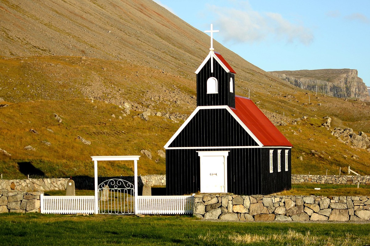 Rauðisandur Beach — aurora viewing location in Westfjords, Iceland