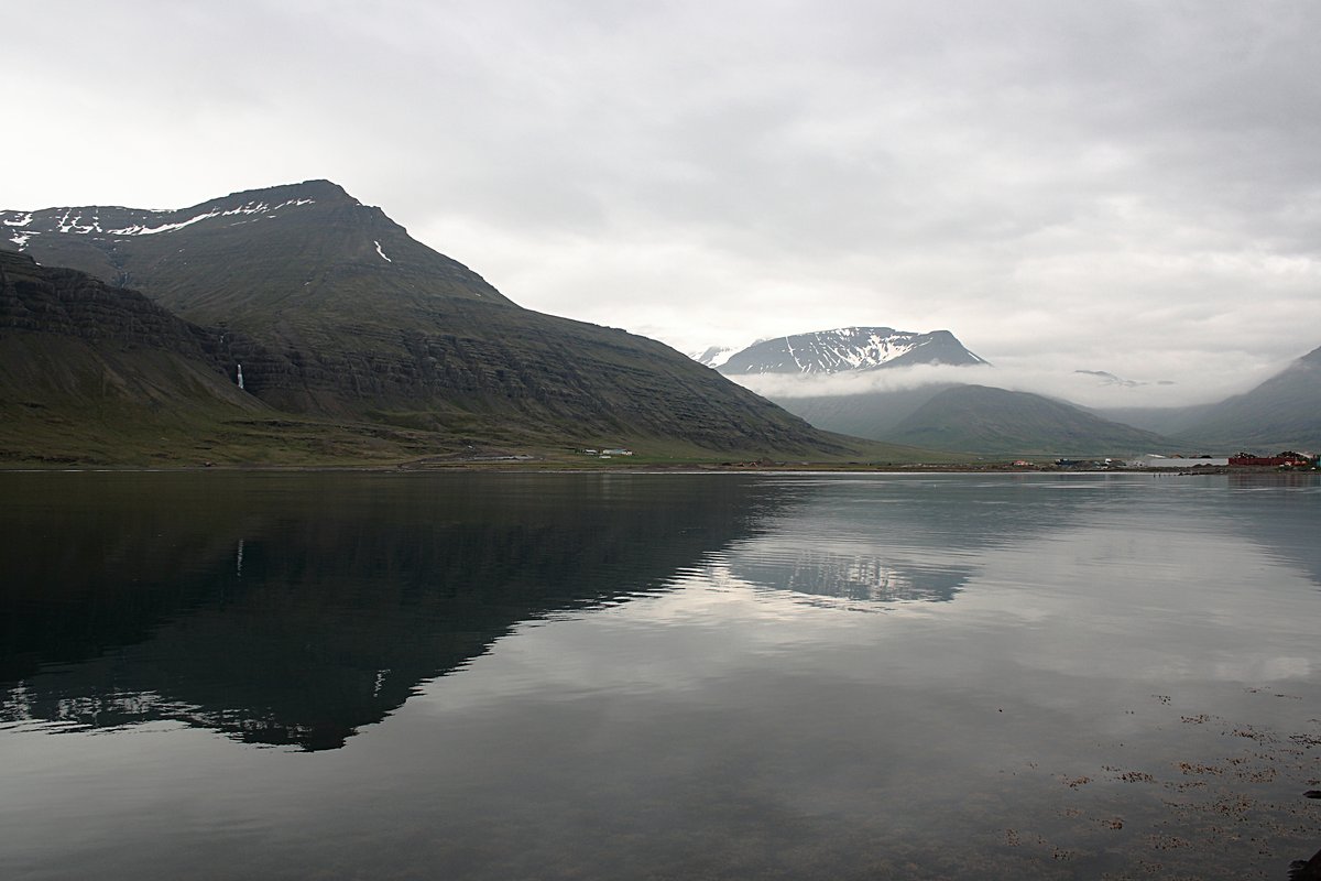 Reyðarfjörður Viewpoint — aurora viewing location in East Iceland, Iceland